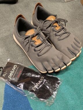 Peluva Strand Five Toe Sneakers & Toe socks!